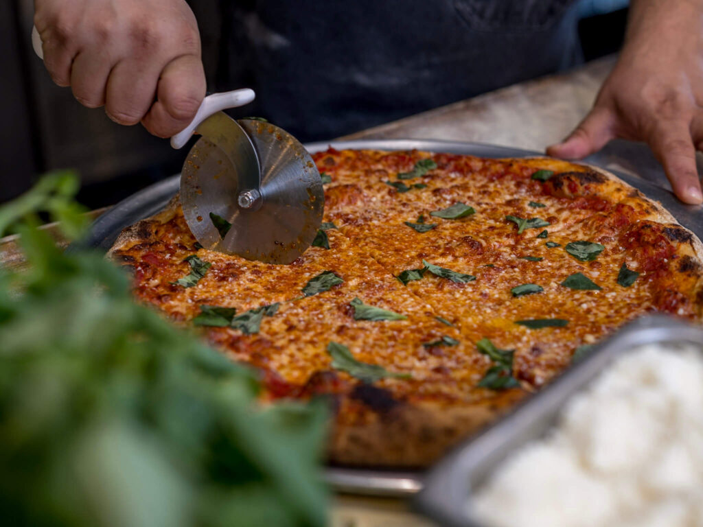Cutting pizza close up (1)